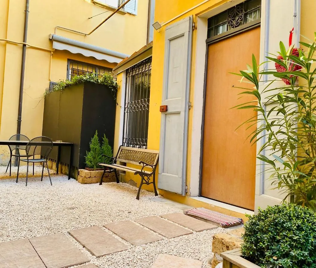 Gamberini House - Private Garden Apartment Bologna