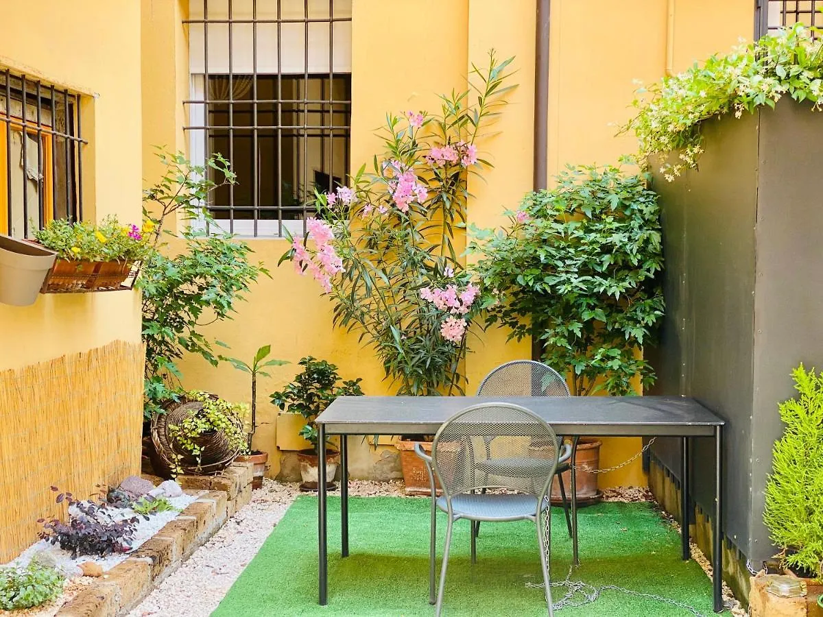 Gamberini House - Private Garden Apartment Bologna